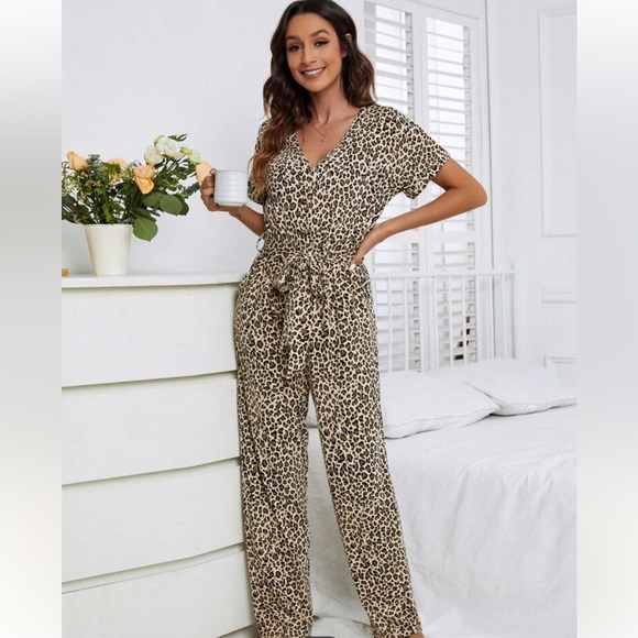 Leopard print dolman sleeve belted jumpsuit - Picture 4 of 6